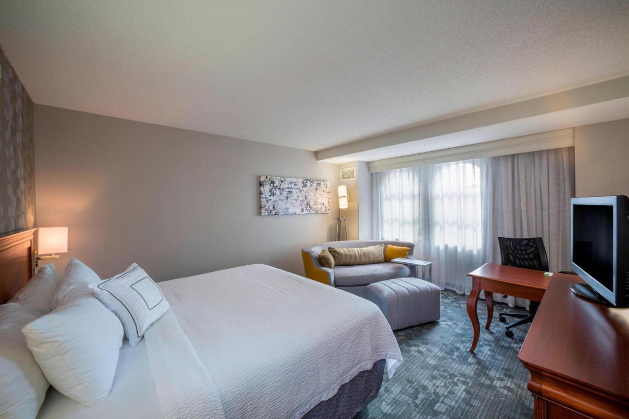 Courtyard By Marriott Norfolk Downtown Hotel Exterior foto