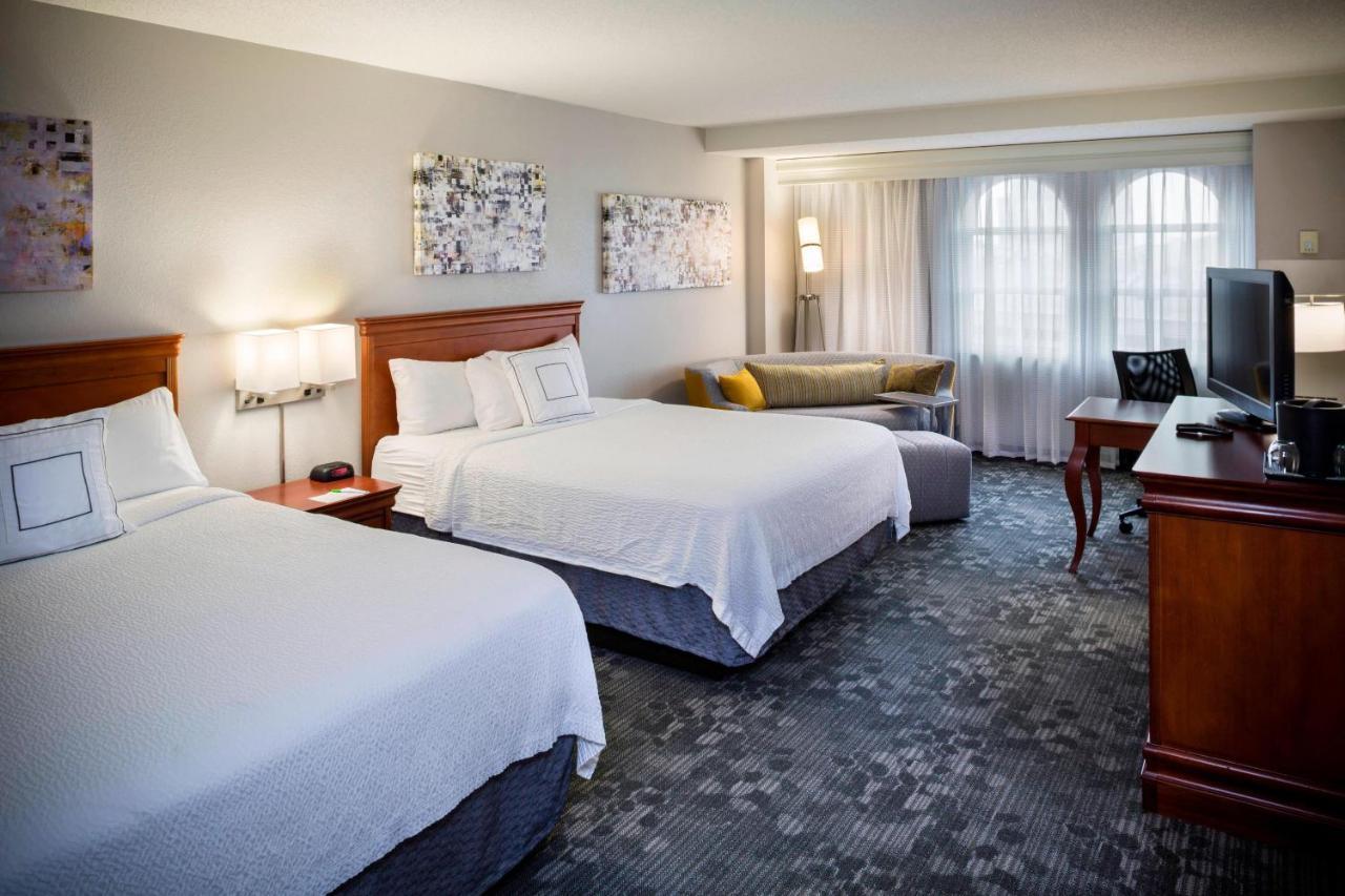 Courtyard By Marriott Norfolk Downtown Hotel Exterior foto