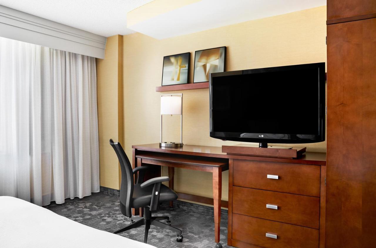 Courtyard By Marriott Norfolk Downtown Hotel Exterior foto