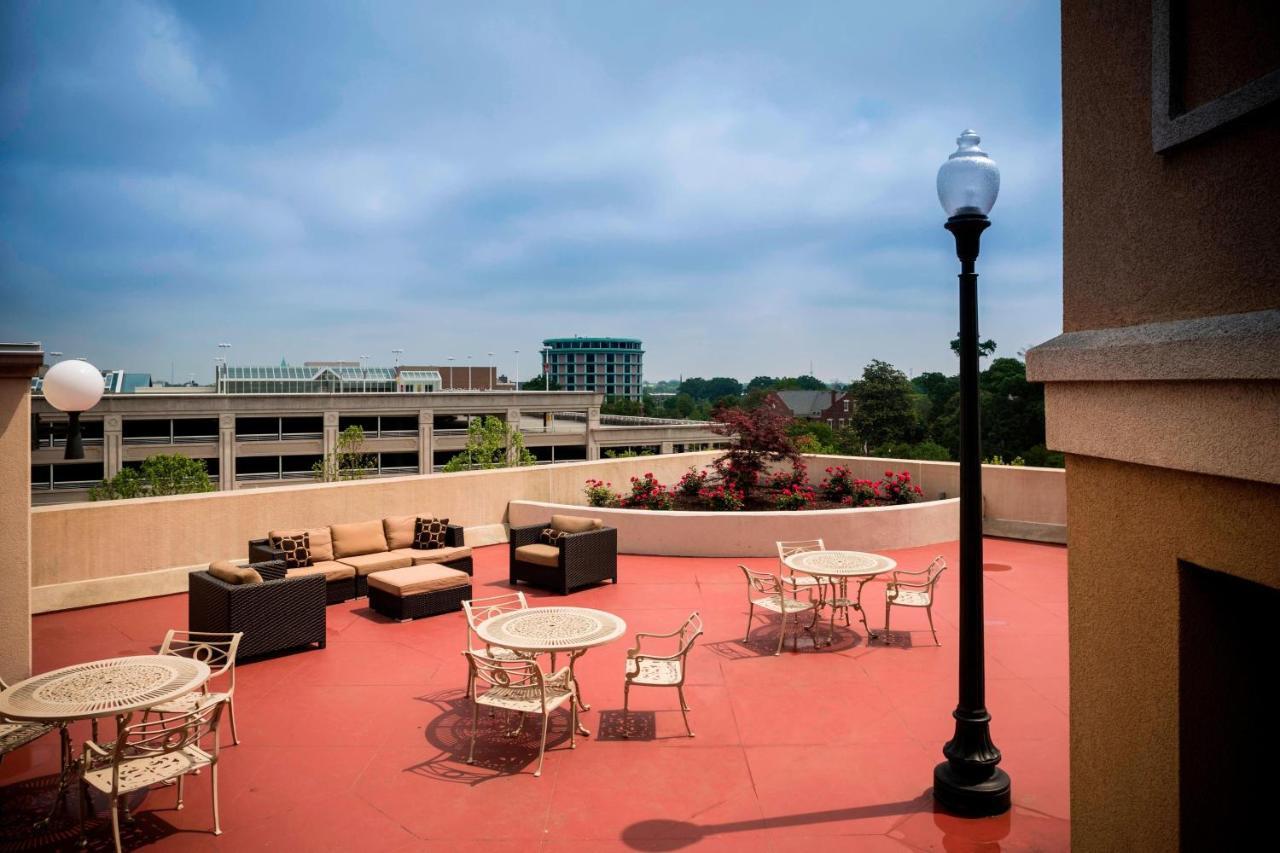 Courtyard By Marriott Norfolk Downtown Hotel Exterior foto
