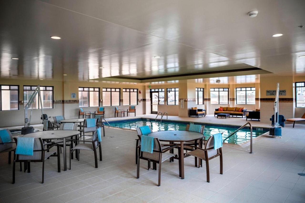 Courtyard By Marriott Norfolk Downtown Hotel Exterior foto