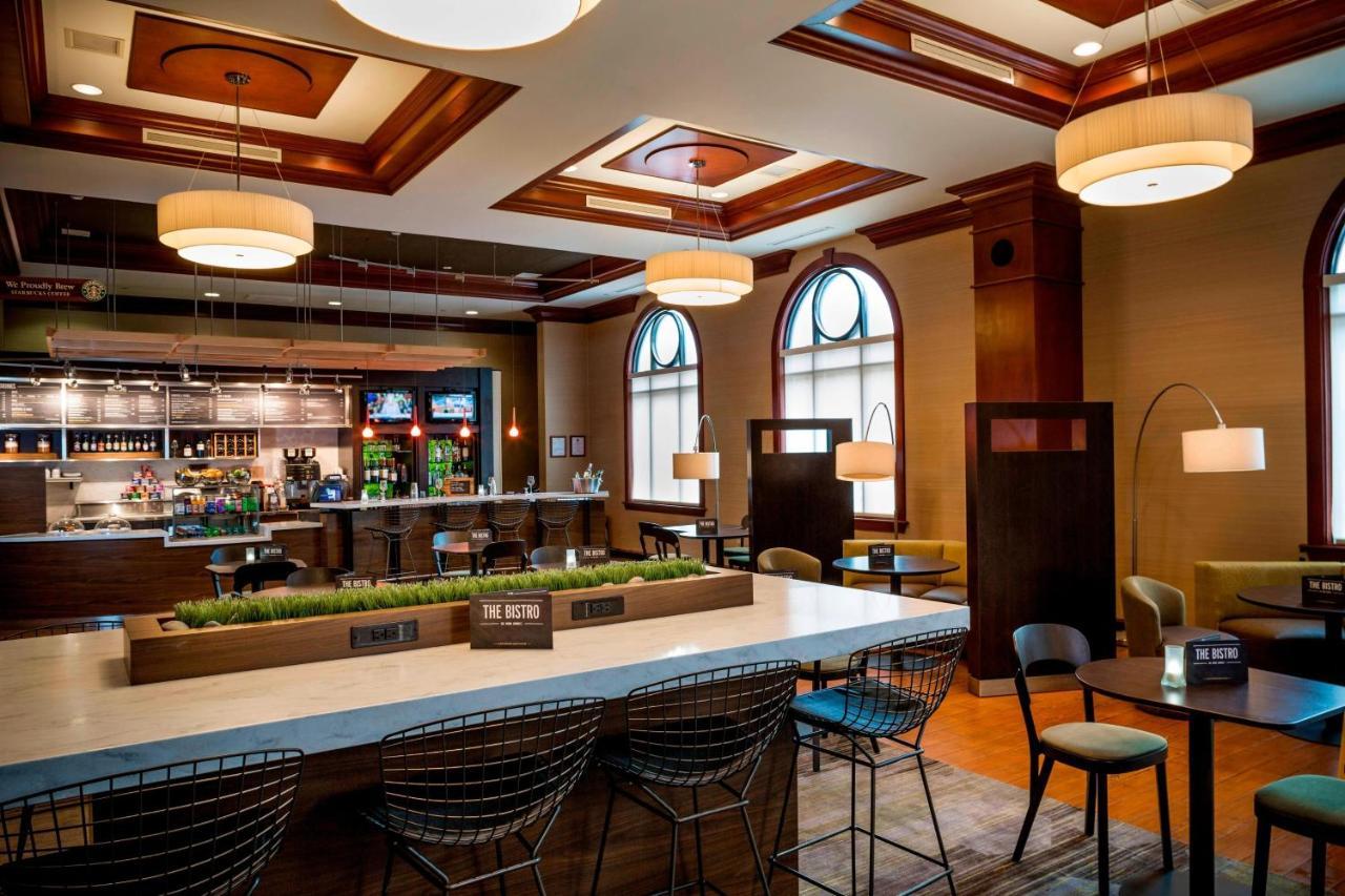 Courtyard By Marriott Norfolk Downtown Hotel Exterior foto