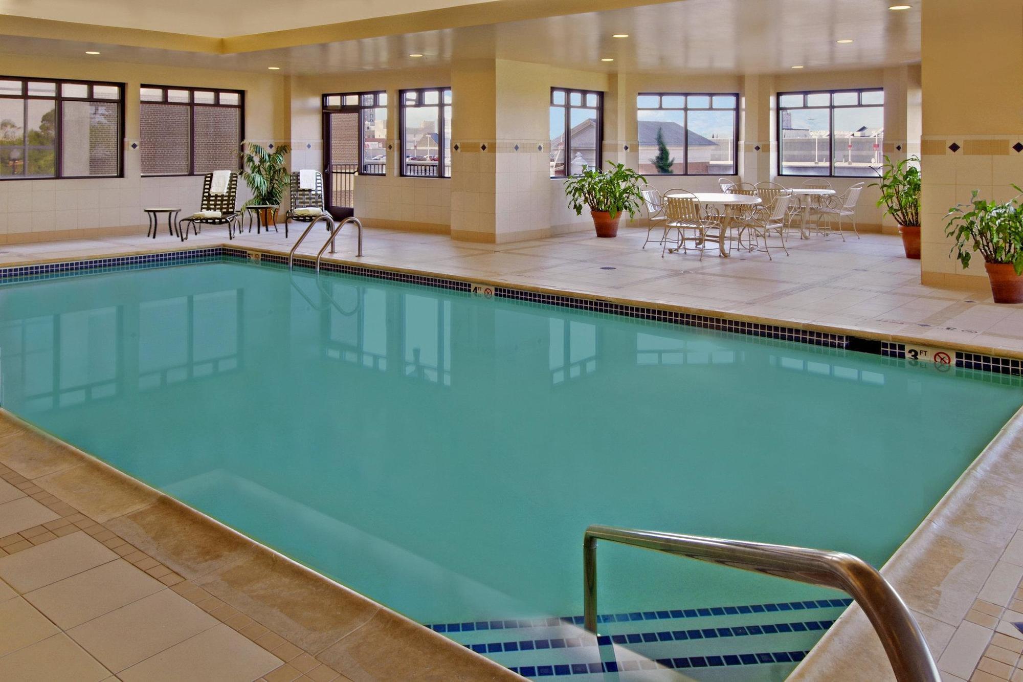 Courtyard By Marriott Norfolk Downtown Hotel Exterior foto